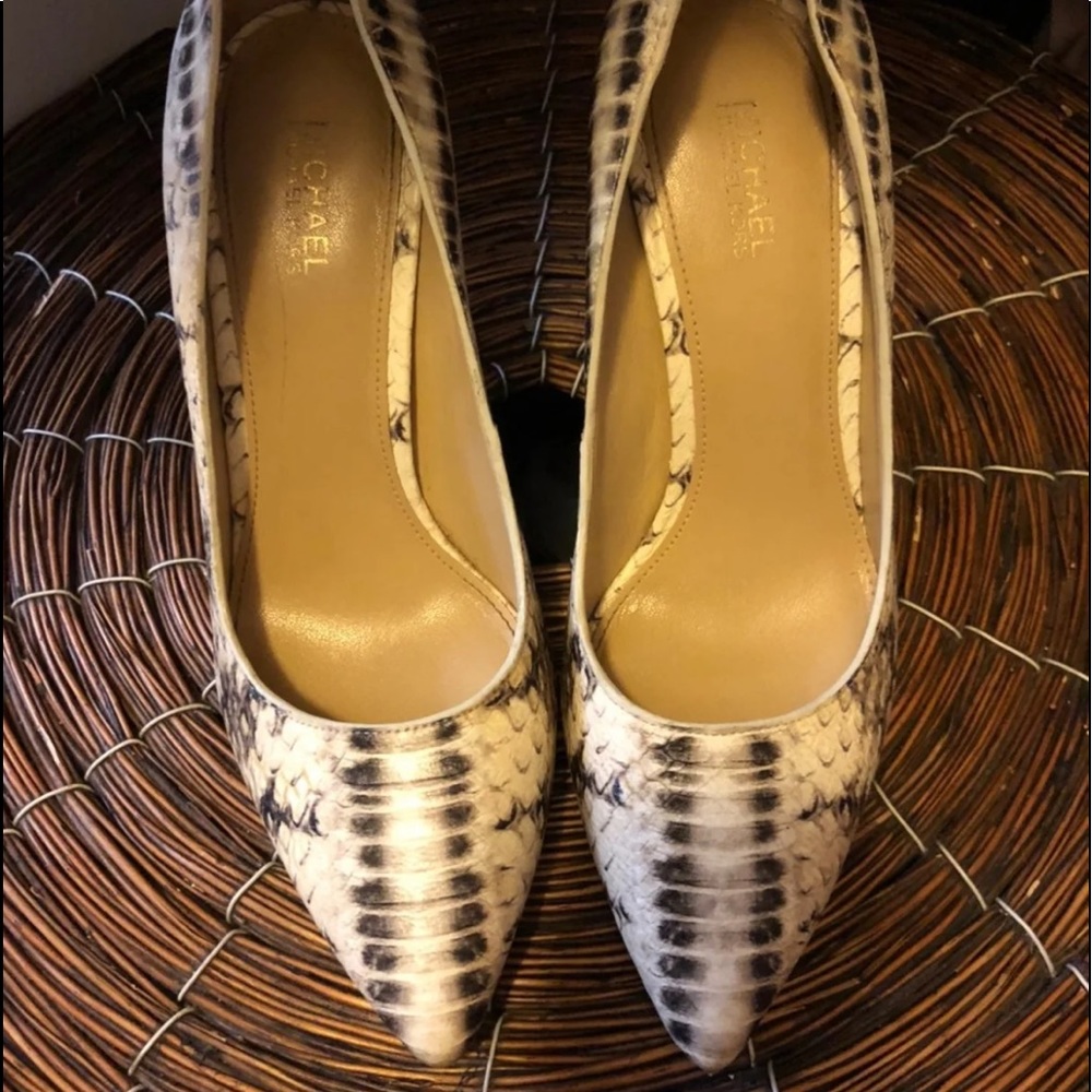 Michael Kors pumps shoes like new